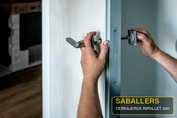 Apertura de puerta bloqueada en Ripollet