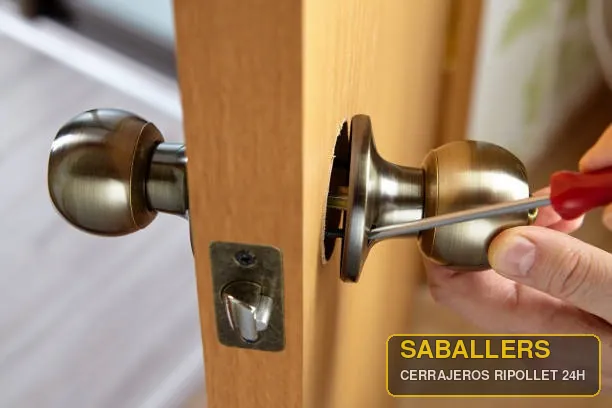 Cambio de pomo y cerradura en Ripollet